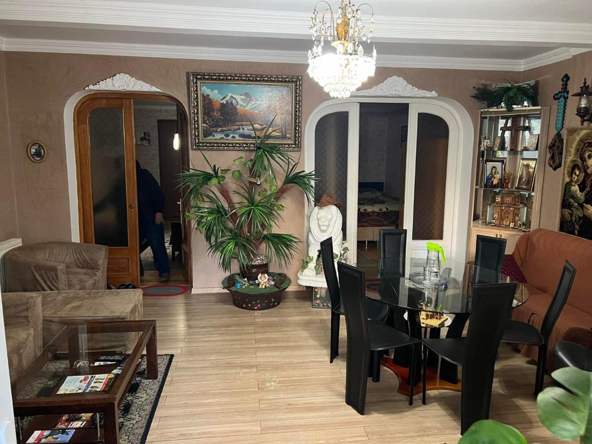 3 Room Flat In Тбилиси Экстерьер фото